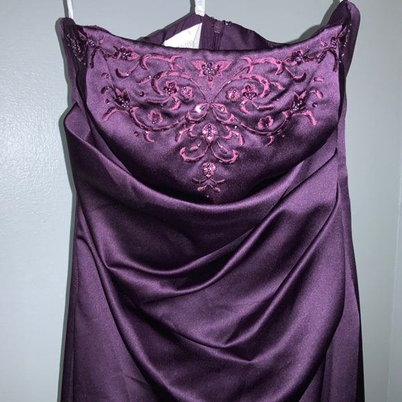 David’s Bridal strapless purple satin formal gown Sz 12 beaded ruched lined - Picture 2 of 7